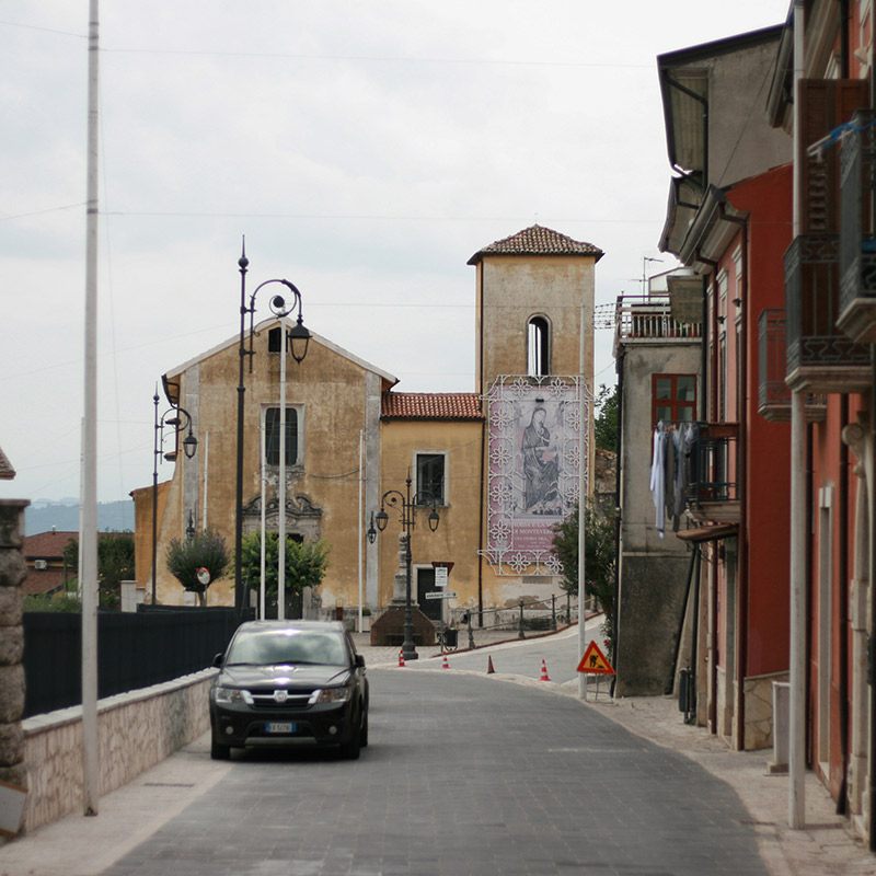 Candida Chiesa ingresso paese