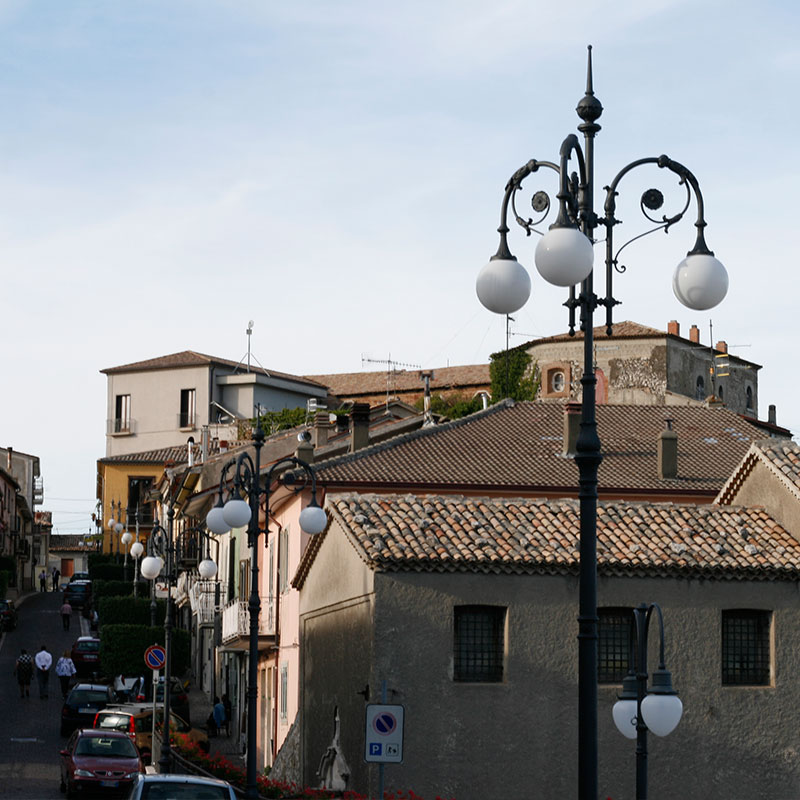 Veduta del castello di Montemarano dal corso